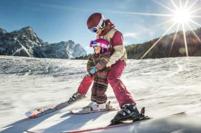 mutter_tochter-skifahren_c_tiroler_zugspitz_arena_c_jorda.jpg